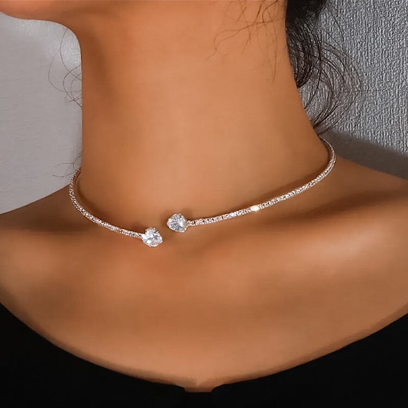 ⚜️[𝟯/$𝟯𝟴]⚜️NEW CZ Heart & Rhinestone Silver Rigid Necklace - Picture 2 of 7